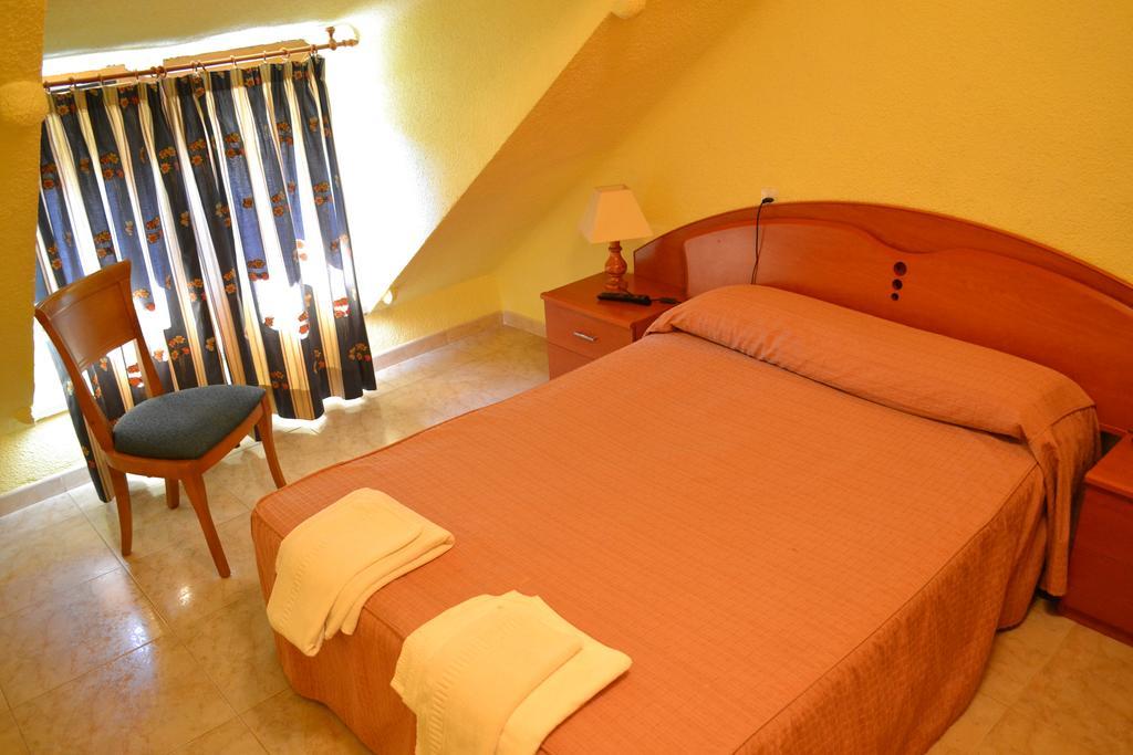 Hostal Aribel Longinos Cercedilla Bilik gambar