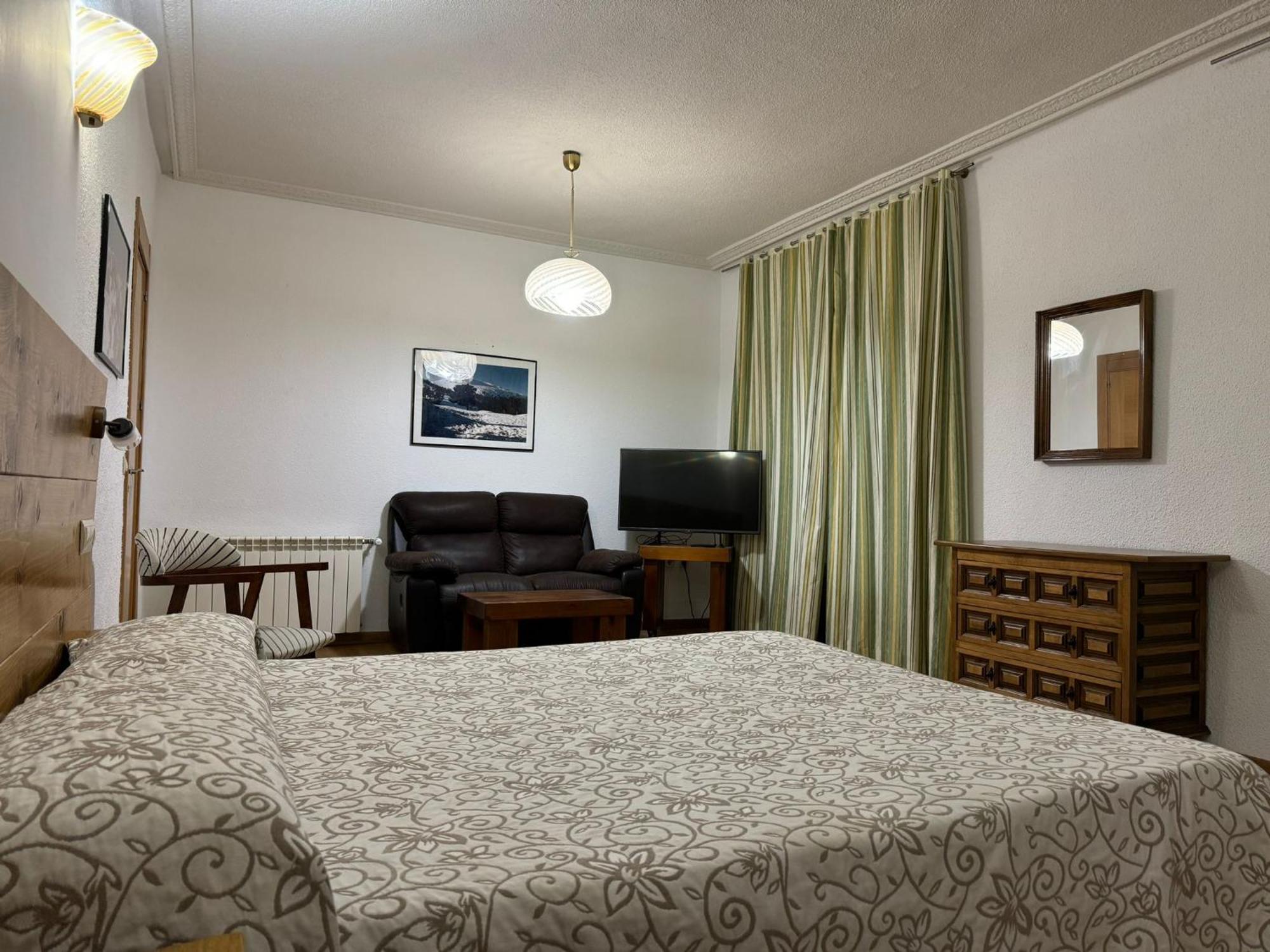 Hostal Aribel Longinos Cercedilla Luaran gambar