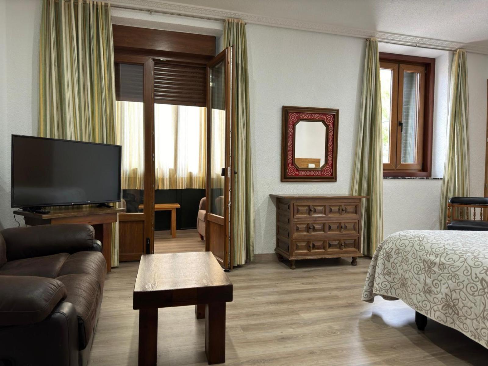 Hostal Aribel Longinos Cercedilla Luaran gambar